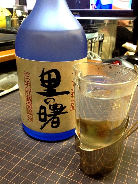 黒糖焼酎お湯割で。