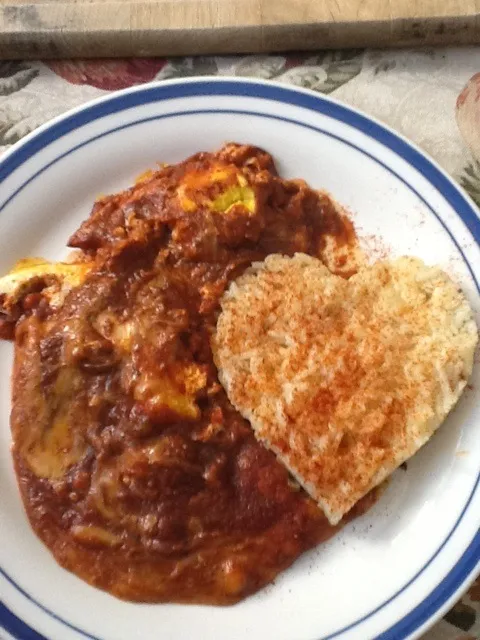 Eggs in purgatory with side of rice in a heart|kristenさん