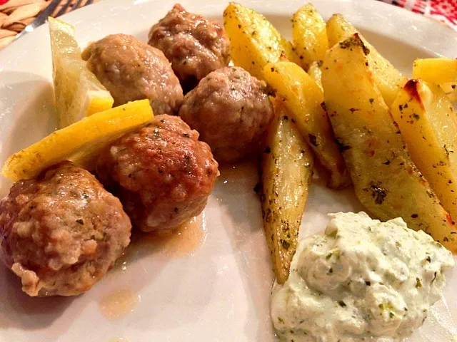 Polpotte Meatballs with White Wine, Lemon and Bay Leaf, Crisp Potatoes with Dip|Patrikさん