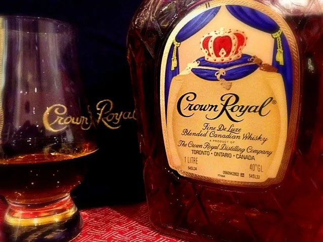 Enjoying the first minutes of 2013 with the worlds finest Whisky. Crown Royal ;0) just my opinion.|Patrikさん