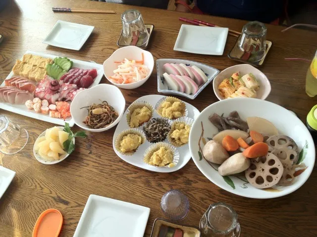 Japanese traditional dishes we call it OSECHI.|do dyuさん