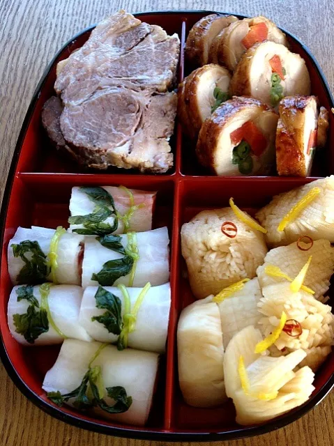 菊花かぶ  大根サーモンのきぬた巻き  鶏肉巻き  煮豚|izunさん