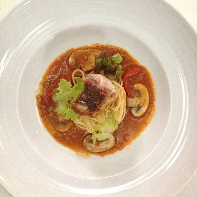 Sea bass with tomato sauce|sodsai sumさん