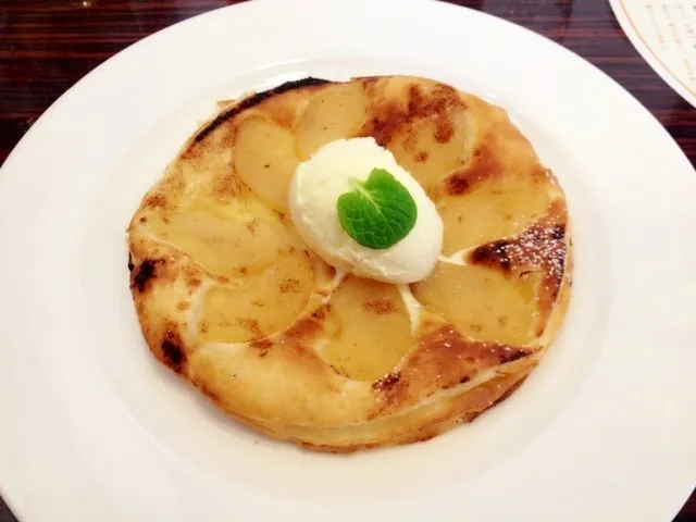 焼きたてりんごのパイ 〜バニラアイス添え〜|まいにゃんさん