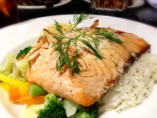 Pan fried salmon steak @ Dan Ryan's|Larry Chuさん