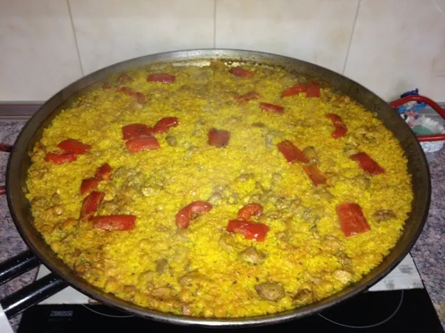 Paella de arroz para el 1 día del 2013 y celebrar mi santo y el de mi padre.|Jesus Martinezさん