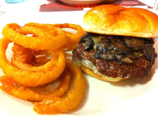 steak n shake mushroom swiss burger|Abby Macalinoさん