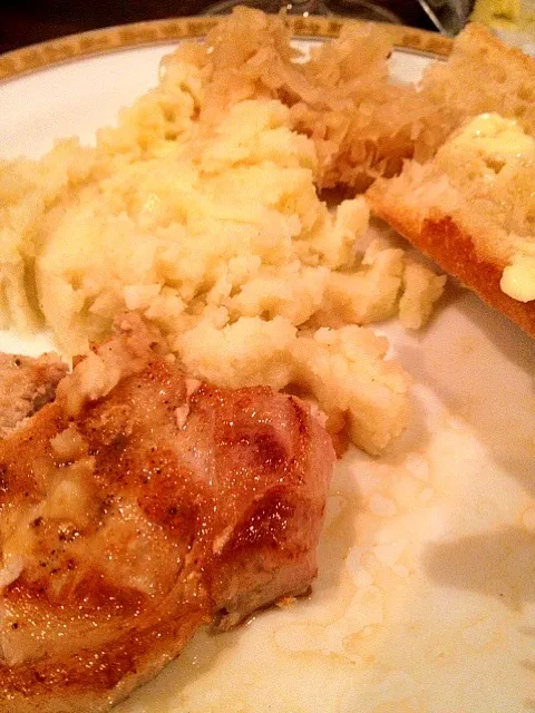 From last night, traditional New Years pork and sauer kraut. Not my best photo but it tasted great!|lauren shannonさん