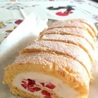 Fresh strawberry and chantilly roll cake|verisawongさん