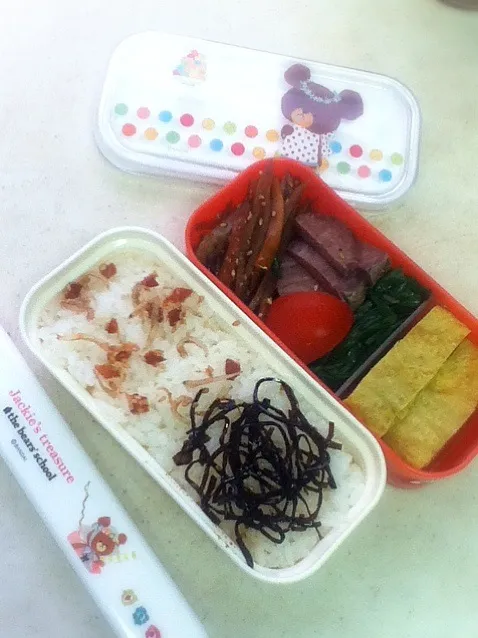 Snapdishの料理写真:娘のバイト弁当。お弁当箱を新調しました^ ^ジャッキーかわゆす♥ 娘を送り出したあと、駅伝見ながらビール飲んでることはここだけのヒミツw|hoppycowさん