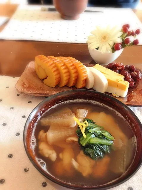 今日のお雑煮は鳥肉入りです。実家には入らないので新鮮だー！|ツナコさん