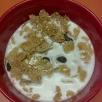 raisin bran & 2% milk w/ 1 Tbl agave|marcia higginsさん