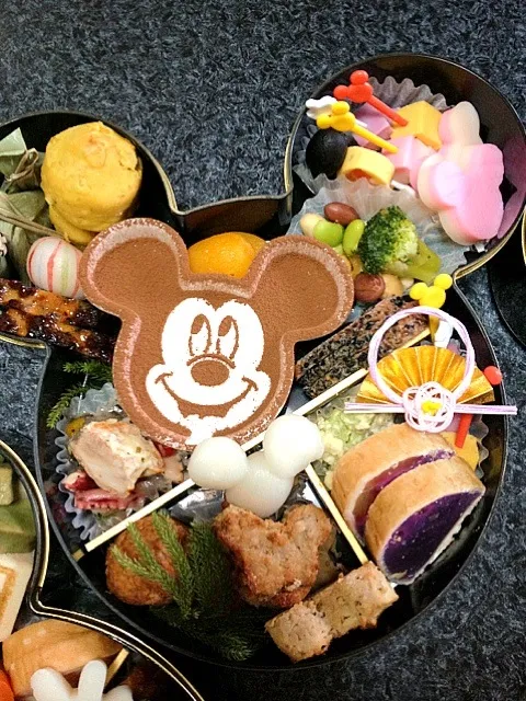 Snapdishの料理写真:ミッキーお節三の重|y0-0m-hさん