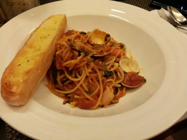 Seafood Tomato Basil Spaghetti|augustさん