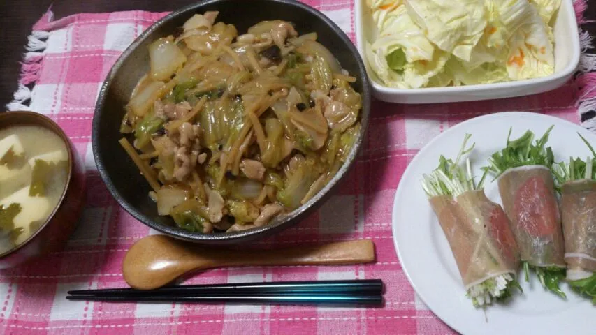 Snapdishの料理写真:１/２ 中華丼、味噌汁、生ハム|あいちゃんさん