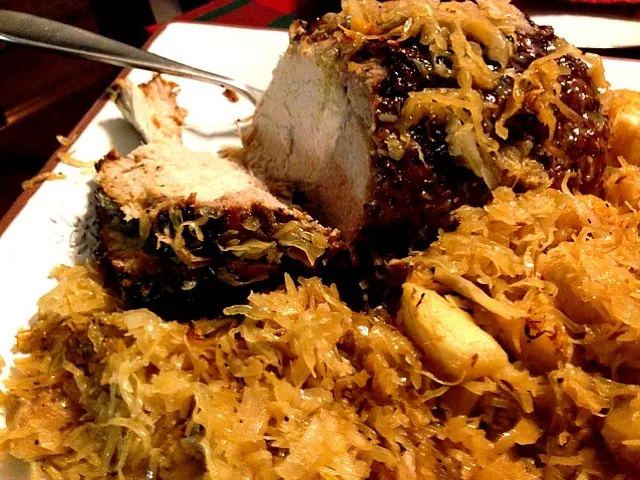 Snapdishの料理写真:Glazed pork roast, sauerkraut and apples..|Rina Catenaさん