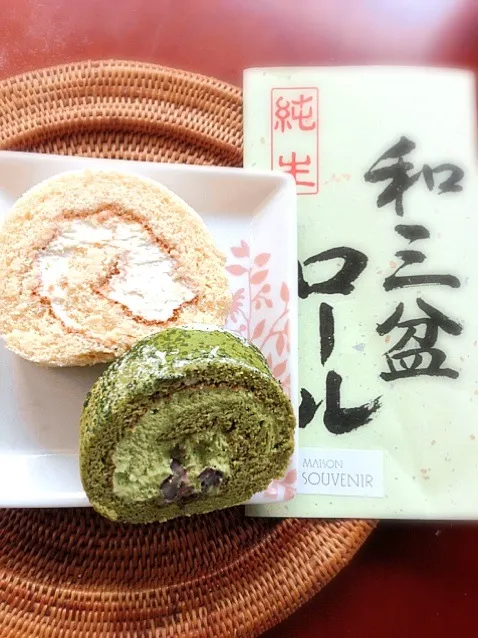 Snapdishの料理写真:Wasanbon roll🍵和三盆ロールケーキ抹茶|🌈Ami🍻さん