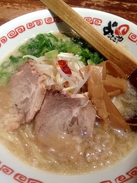 Snapdishの料理写真:よってこや、醤油ラーメン|いぐあなさん