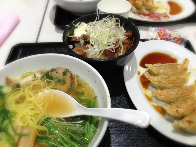 ラーメン 餃子  丼|よこさんさん