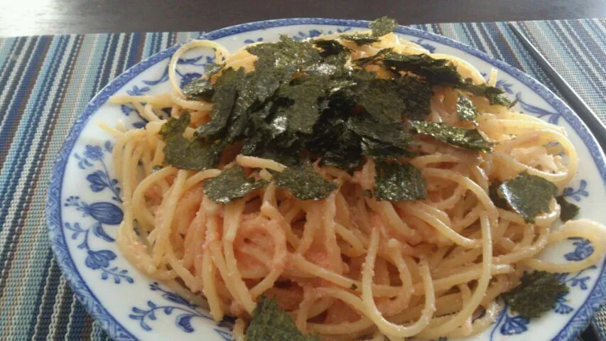 正月気分も抜けたので明太子のパスタをランチに作りました。焦がしバターとパルメザンチーズと昆布茶を隠し味に。美味～！|SATOSHI OOCHIさん