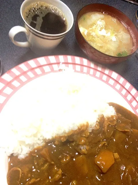 #朝飯 #昼飯 お正月の朝だなぁ〜って感じる♪ カレーライス、玉子入り味噌汁、ホットコーヒー。|ms903さん