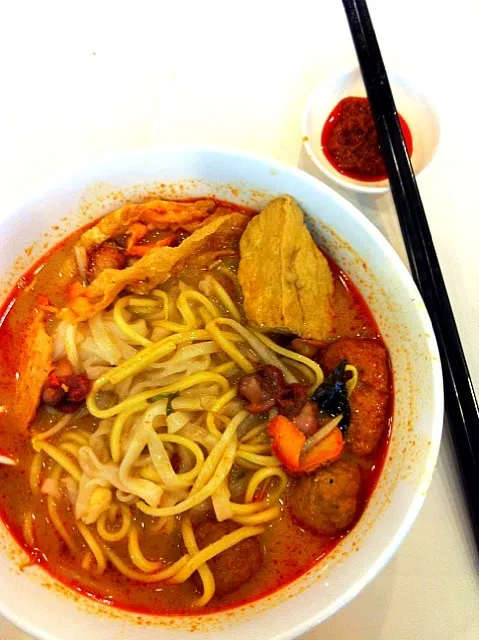 Snapdishの料理写真:Curry laksa noodle soup|laumeikuanさん