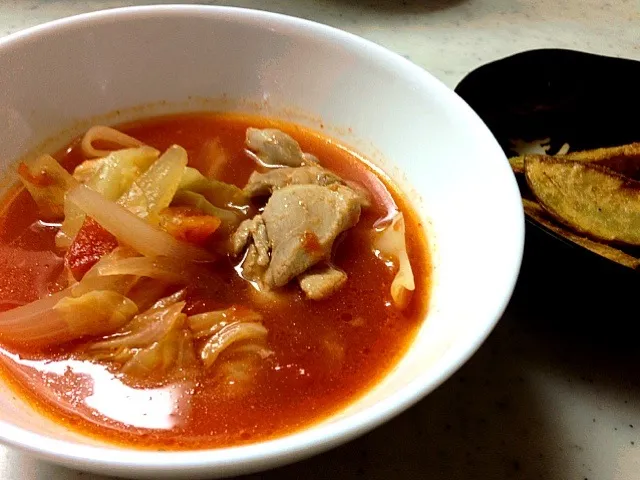 鶏肉のトマト煮🍅とポテトフライ♪|こうじさん