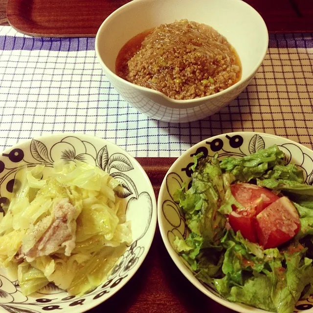 Snapdishの料理写真:1/4晩御飯  麻婆春雨  キャベツと豚肉の酒蒸し  野菜サラダ  ＊今年初めて晩御飯作りました＊|yukiyamasakiさん