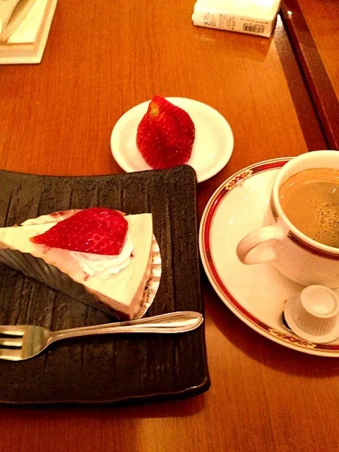 Snapdishの料理写真:苺のレアチーズケーキ|まさこさん