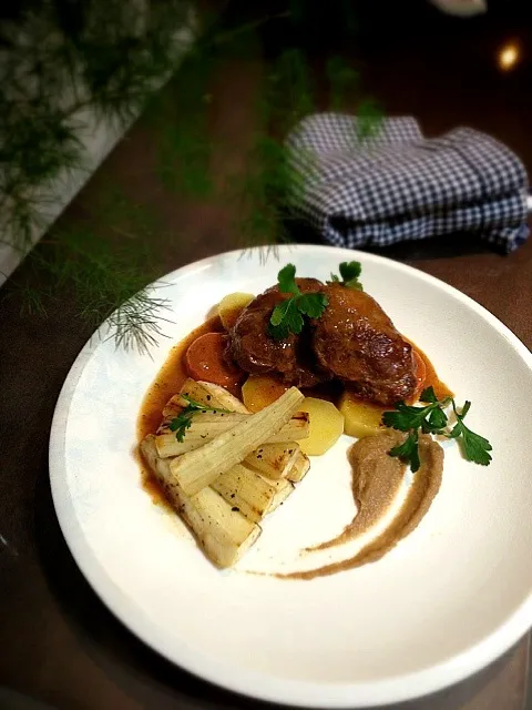 Pork cheek,roasted parsnip with truffle honey,shallot purée|rick chanさん