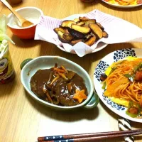 Snapdishの料理写真:2012年旦那さんのバースデーディナー☆煮こみハンバーグ、昔ながらのミートスパ、シーザーサラダ、ポテトです。シーザーサラダは紙コップにいれてみました！シーザーサラダドレッシングのレシピを記録しておきます。|ちささん