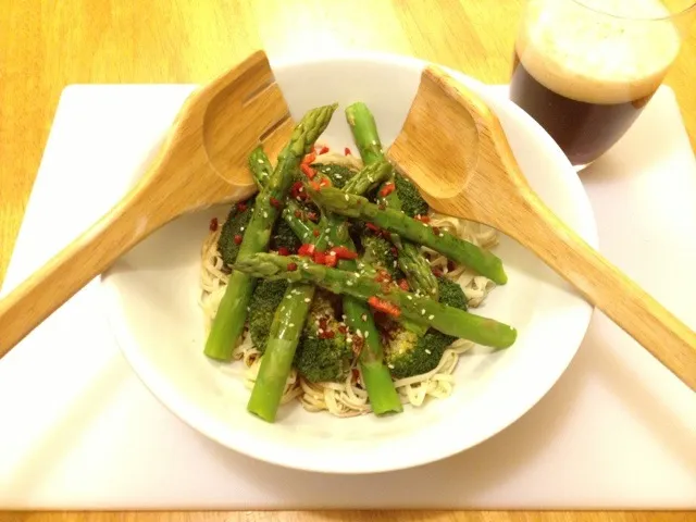 Asian style Asparagus and Broccoli with noodles|Steve Pountneyさん