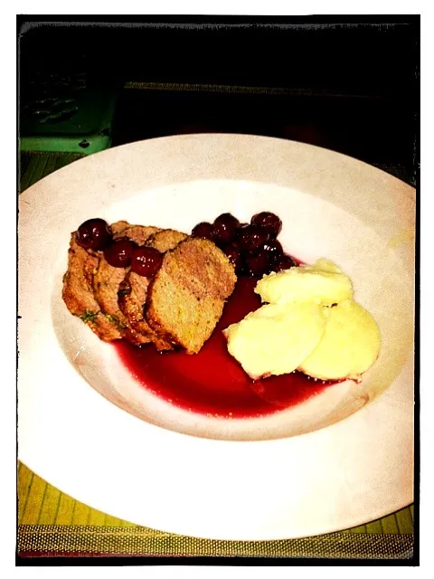 Snapdishの料理写真:Meatloaf & sour cherries|Generaalさん