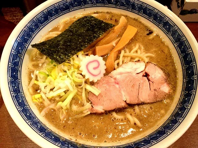 新宿 春道 濃厚味噌ラーメン|しょうじさん