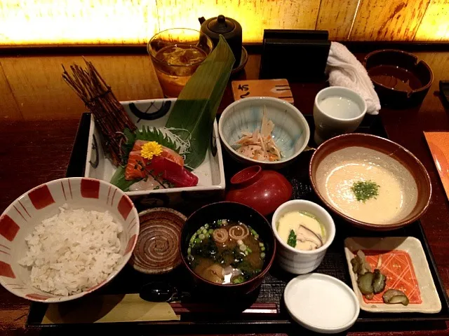 お刺身と麦とろご飯|やすけさん