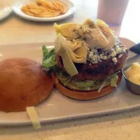 Snapdishの料理写真:Veggie Burger with blue cheese and artichokes|Kayla C.さん