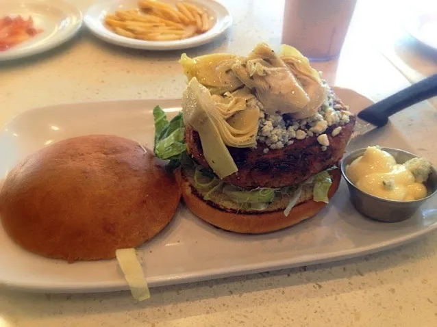 Veggie Burger with blue cheese and artichokes|Kayla C.さん