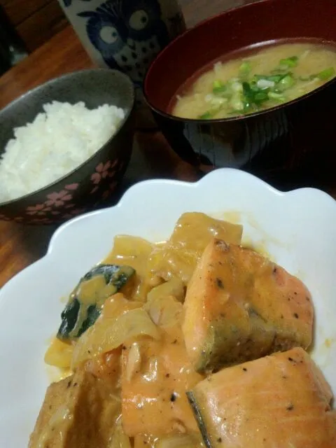 鮭と厚揚げ&カボチャ&玉ねぎのトマトクリーム煮|はぎのつきさん