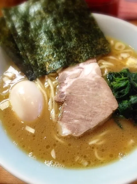 Snapdishの料理写真:家系ラーメン 三元   らーめん680円|jolkeeさん