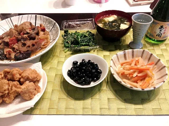 Snapdishの料理写真:今夜はおせちの残りの煮物となますに味噌汁と買ってきたお惣菜、、、、合わせたのはあさ開さんのお米の甘みが美味しい純米酒|gintanさん