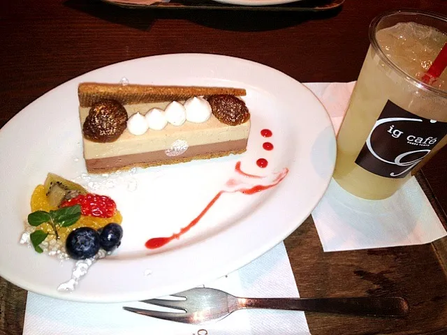 ig cafeでお茶タイム、マロンケーキ|ちこさん