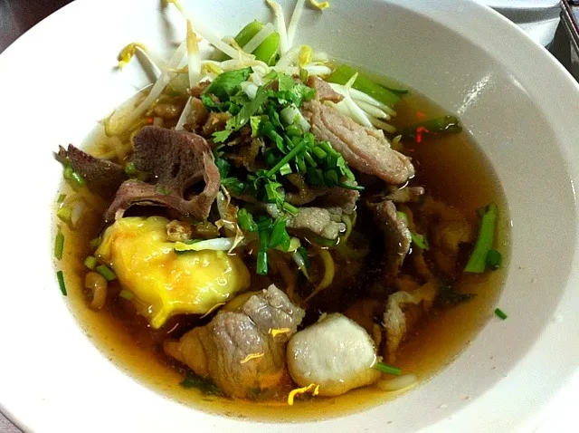 ก๋วยเตี๋ยวเส้นเล็ก 米細麺@タイの屋台|akiさん