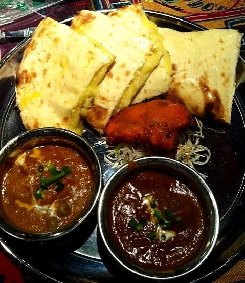 Cheese Naan and coconuts beef curry,chicken corma curry|JMさん