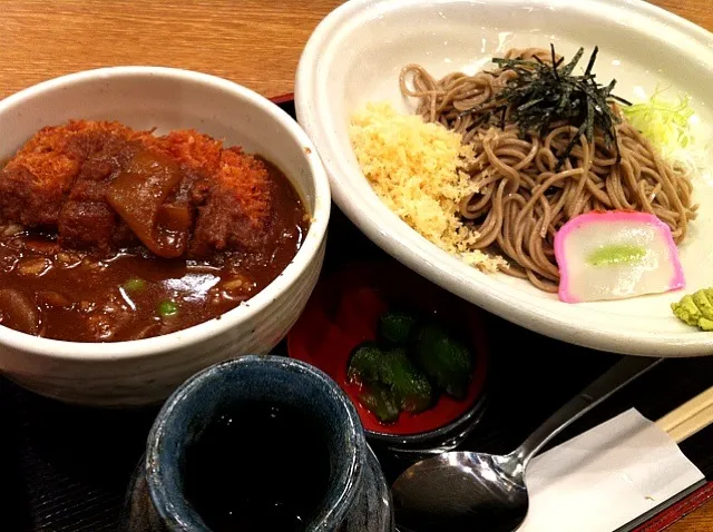 โซบะ และ ข้าวแกง カツカレー丼と冷しそば@成田空港|akiさん