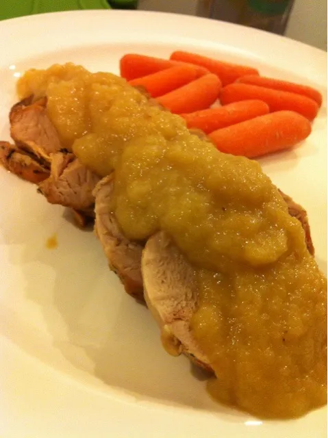 Pork tenderloin with applesauce|Darren Loさん