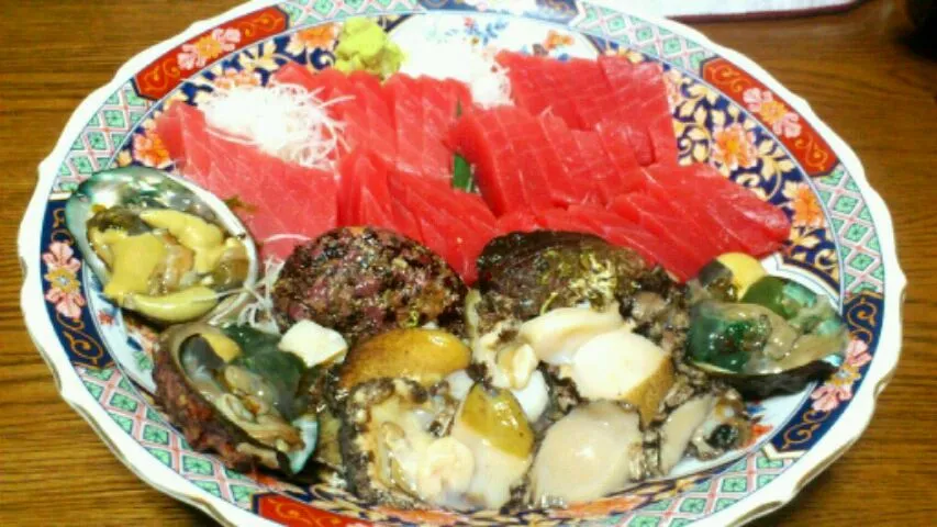 Snapdishの料理写真:アワビとマグロのお刺身in実家|kteさん