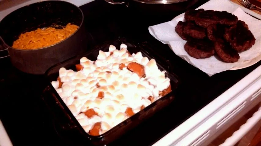 Snapdishの料理写真:Burgers, Sweet Potatoes, & Macaroni.|Emily Fritzさん