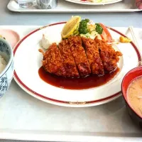 Snapdishの料理写真:とんかつ定食|でらとしさん