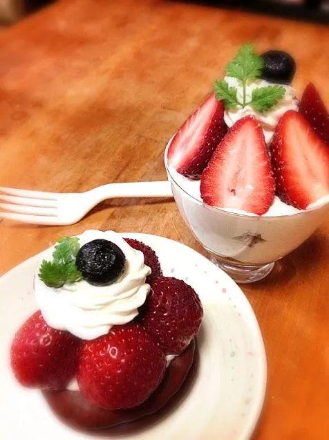 昨日の残り材料でリメイクいちごデザート二種🍓🍓|にょんにいさん