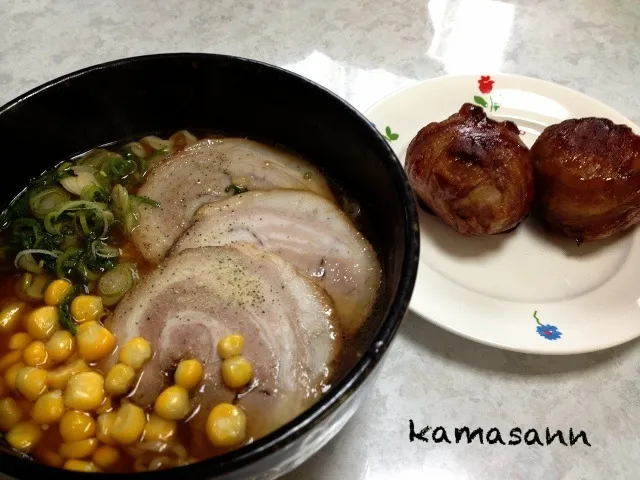 ラーメンと肉巻きおにぎり🍙🍜|かまさん